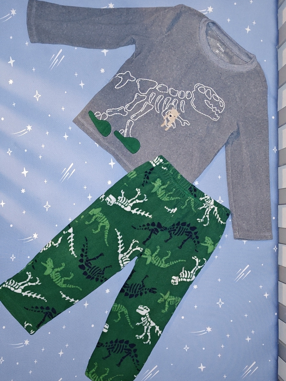 Kids' Gray & Green Dino Skeleton Pajama Set